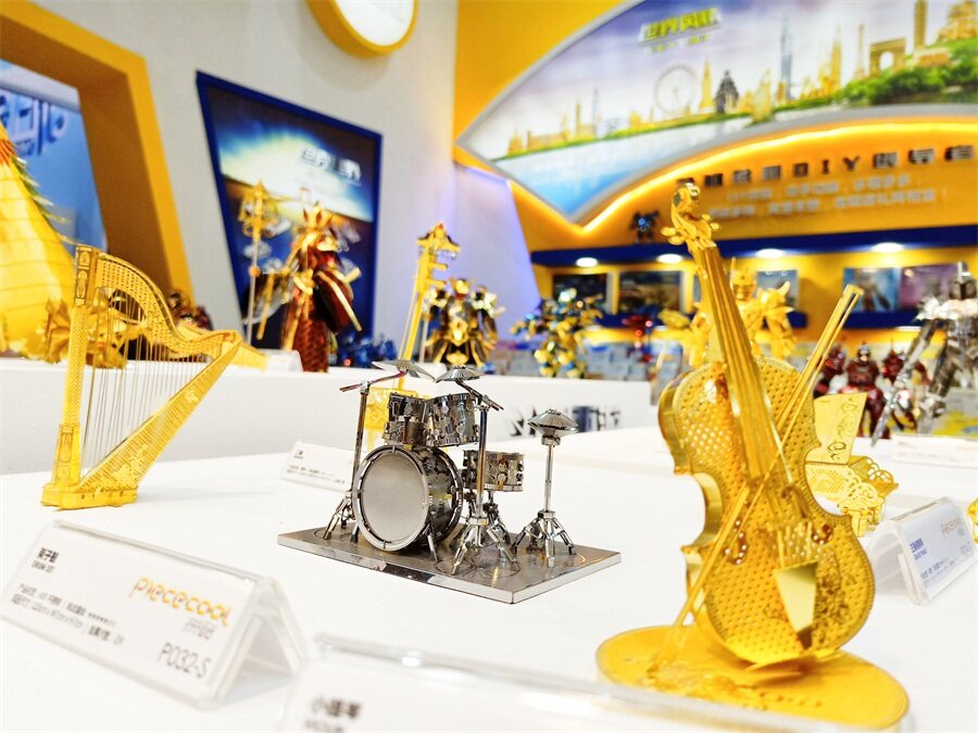 2018上海文化用品展，拼酷金属公仔引领文化创意新风尚